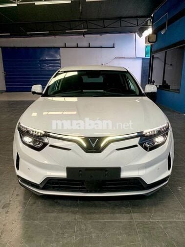 VinFast VF8 ECO AWD 2025 Trắng Điện 10km