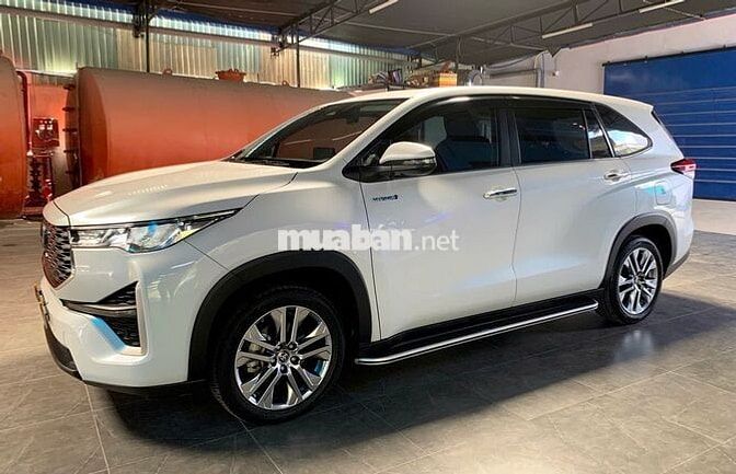 Toyota Innova Cross Hybrid 2025 Trắng