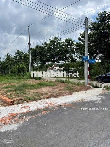 Đất 2 mặt tiền DT 364m2 giá chỉ 620tr sát TTHC, ngay THCS Nguyễn Huệ