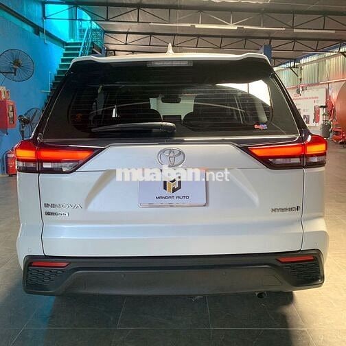 Toyota Innova Cross Hybrid 2025 Trắng