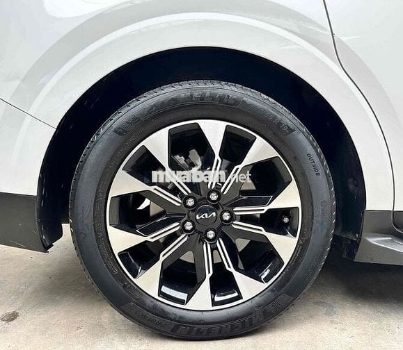 Kia Carnival Luxury 2.2D 2022 Trắng