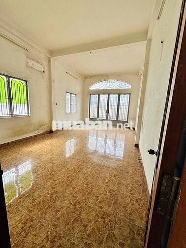 Cho thuê góc 2 MTKD Lê Thúc Hoạch. (DT: 5x16m 3 tầng). Giá: 20tr/th