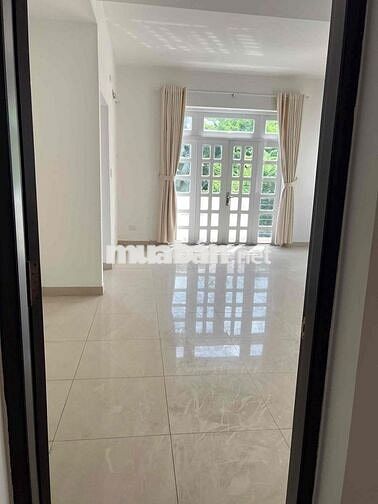 Cho Thuê Căn Nhà Khu Biệt Thự Hoàng Gia, Trung Tâm Hành Chính Dĩ An
