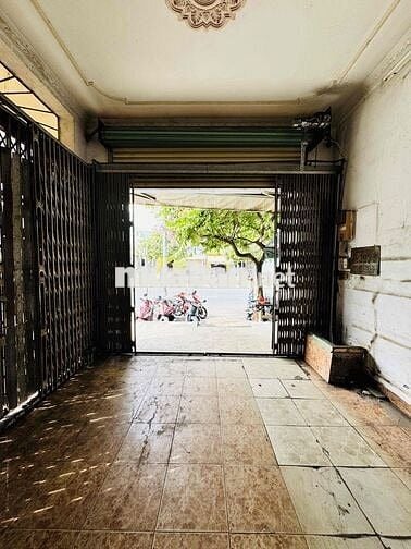 Cho thuê góc 2 MTKD Lê Thúc Hoạch. (DT: 5x16m 3 tầng). Giá: 20tr/th