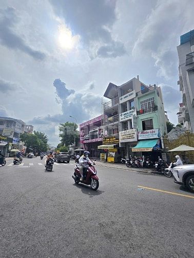 MTKD Tân Sơn Nhì, Dt 3.2x9 - Đúc 1 trệt, 3 lầu, st. Giá tốt nhỉnh 8 TỶ