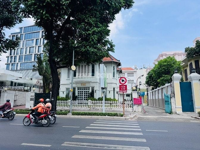 Cho thuê Biệt Thự 212 Võ Thị Sáu, P.õ Thị Sáu, Quận 3,20x25m, 260 triệ