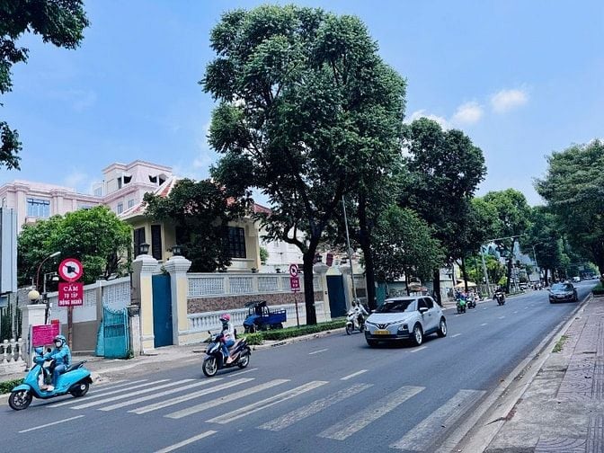 Cho thuê Biệt Thự 212 Võ Thị Sáu, P.õ Thị Sáu, Quận 3,20x25m, 260 triệ
