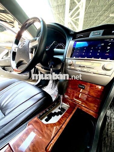 Toyota Camry 2.0E Đen