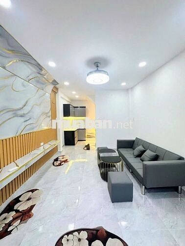 Nhà phố trệt 2 lầu. Có 3PN 3WC. Ngay trung tâm Q4. Hỗ trợ bank