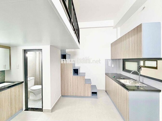 CHỦ VỪA KHAI TRƯƠNG PHÒNG FULL CỬA SỔ