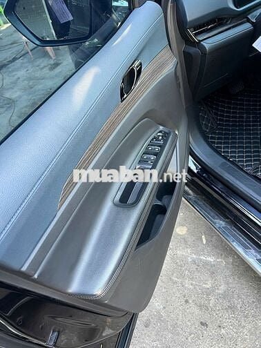 Ford Territory Titanium Đen 5 chỗ Cửa sổ trời