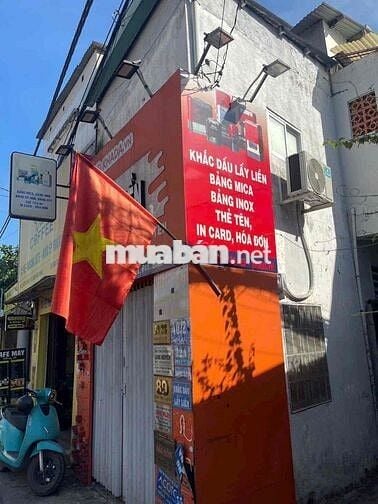 Cần cho thuê gấp nhà nguyên căn mặt tiền đường Nguyên hồng p11. bt
