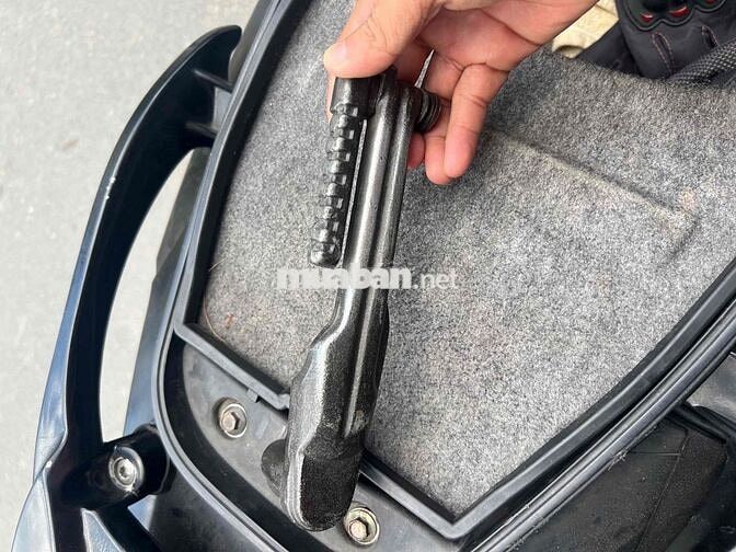 Honda shark 2024 Đen Kim loại, nhựa