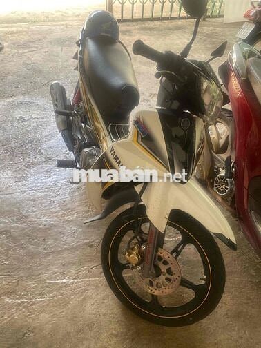 Yamaha Sirius Trắng