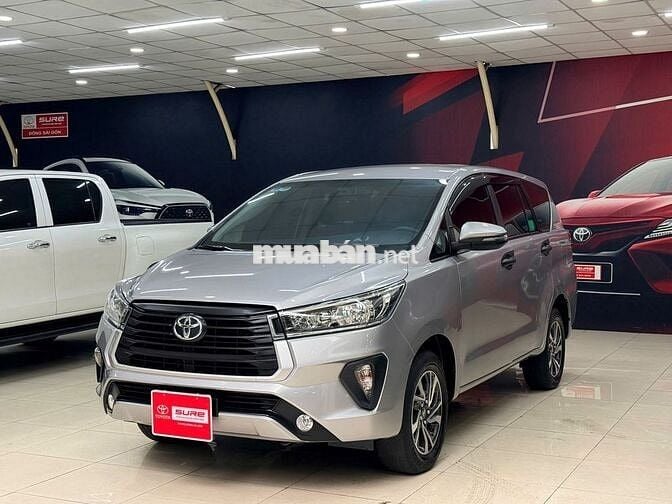 Xả lỗ Innova E số sàn 2023 đời cao, form mới