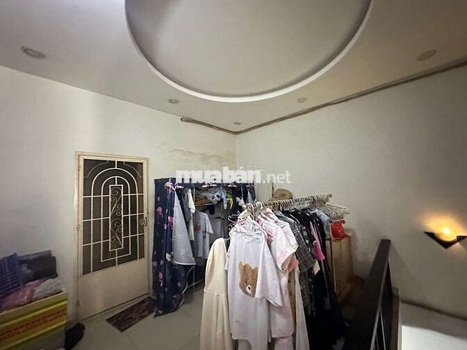 NGAY CHỢ CẦU, NHỈNH 4 ĐỒNG XÍ - ĐƯỜNG Ô TÔ, (4X15) NHÀ 2TẦNG, 3PN. 