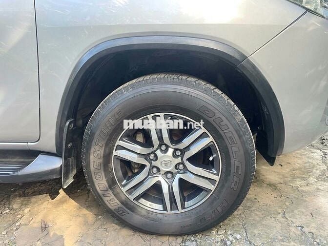 Toyota Fortuner Bạc Da