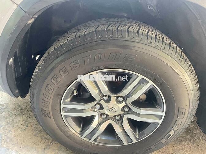 Toyota Fortuner Bạc Da