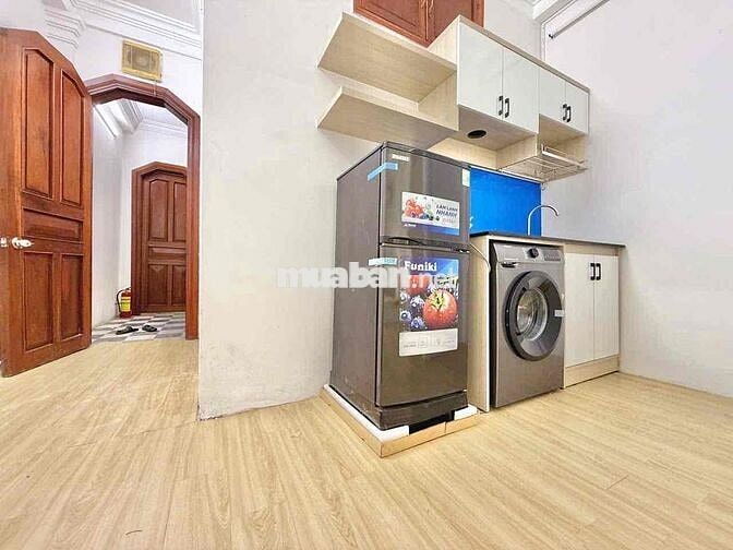 Cho thuê căn hộ 2pn 55m2 gần ngay hàng xanh, bến xe miền Đông
