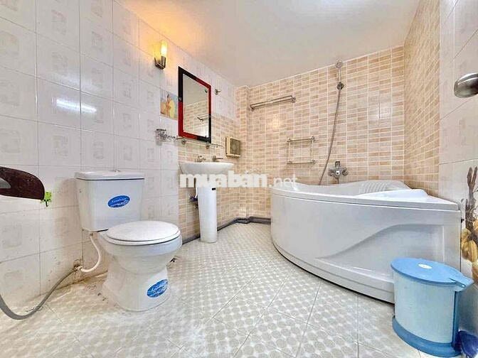 Cho thuê căn hộ 2pn 55m2 gần ngay hàng xanh, bến xe miền Đông