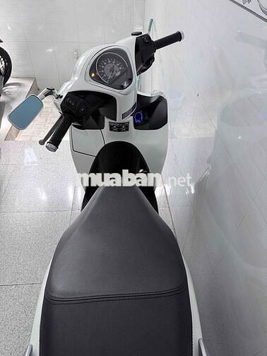 Honda SH Mode Trắng Xăng
