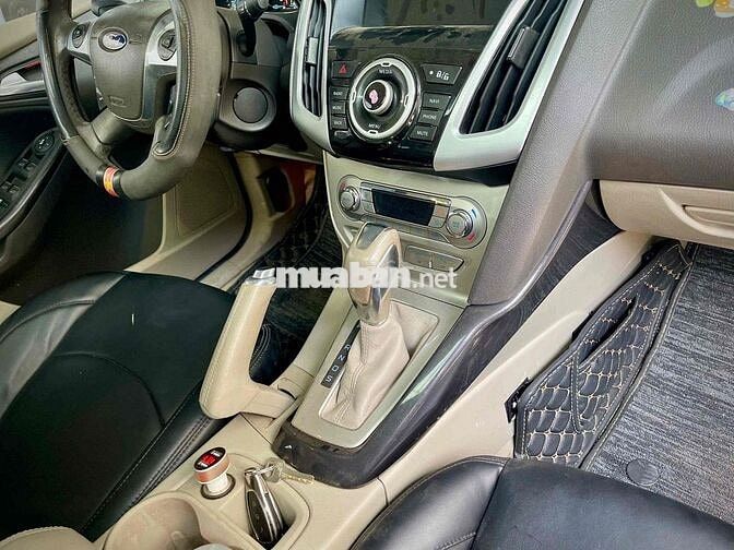 Ford Focus 2.0 AT 2013 Trắng Tự động 130.000 km