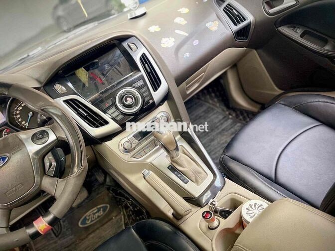 Ford Focus 2.0 AT 2013 Trắng Tự động 130.000 km