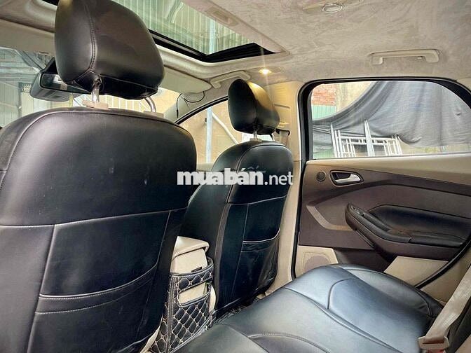 Ford Focus 2.0 AT 2013 Trắng Tự động 130.000 km
