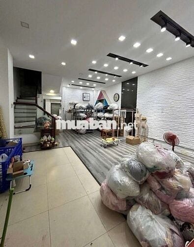 hẻm xe tải quay đầu Q10 , giá 30tr