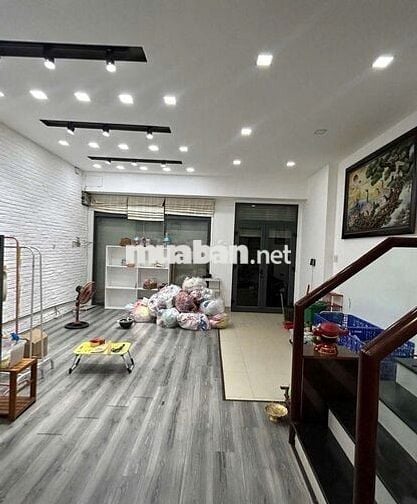 hẻm xe tải quay đầu Q10 , giá 30tr