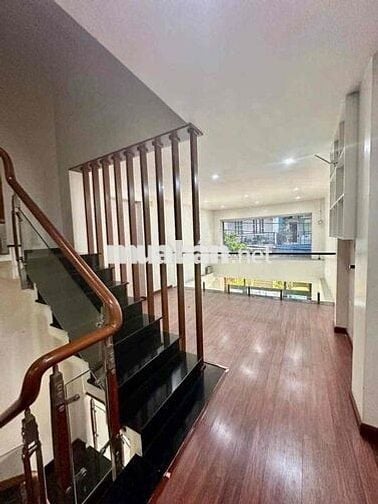 Cho Thuê Nhà Hẻm Tải DT 220m2 1Trệt 1Lửng 3Lầu 5Pn 4Wc Sân Thượng