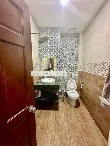 Cho Thuê Nhà Hẻm Tải DT 220m2 1Trệt 1Lửng 3Lầu 5Pn 4Wc Sân Thượng