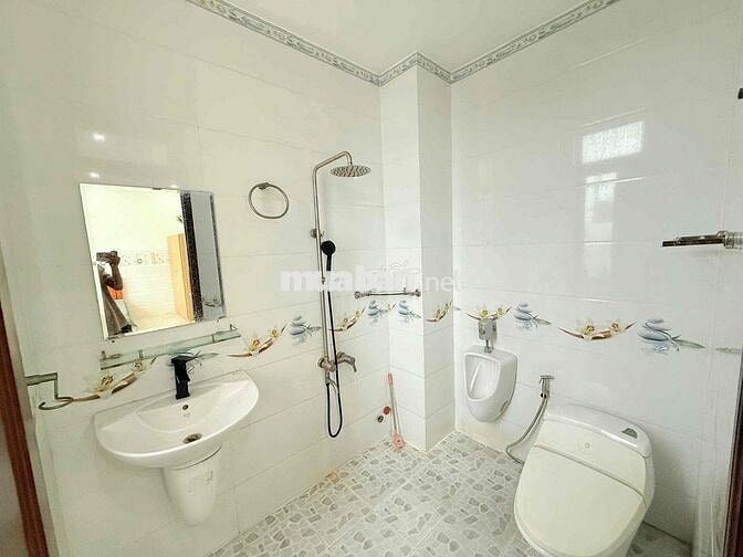 TRỐNG PHÒNG ĐẦY ĐỦ NỘI THẤT NGAY NGUYỄN VĂN QUÁ