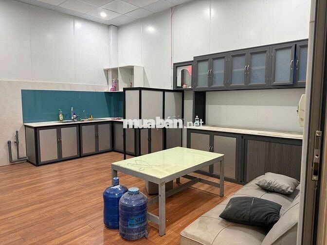 Cho thuê nhà xưởng có sẵn phòng và bếp