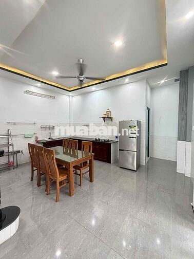 Nhà góc 2 mặt tiền full nội thất KDC Long Thịnh