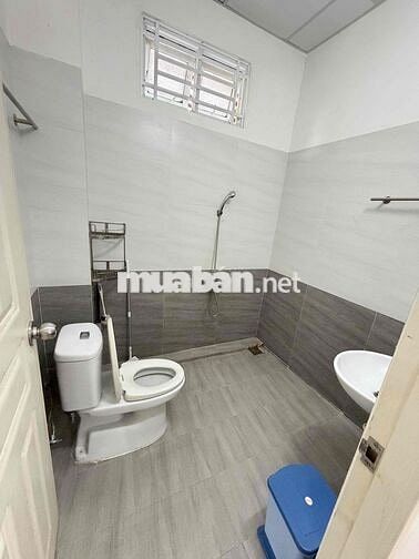 Nhà góc 2 mặt tiền full nội thất KDC Long Thịnh