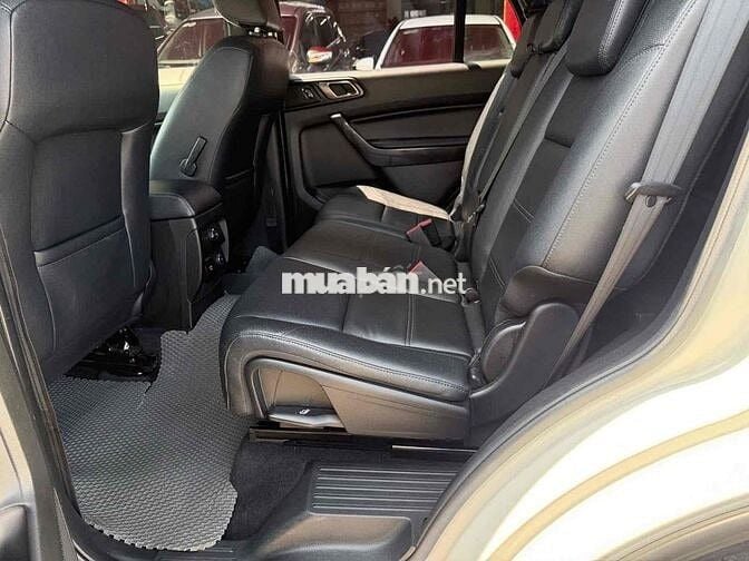Ford Everest Titanium 2 cầu 4x4 2022 Trắng