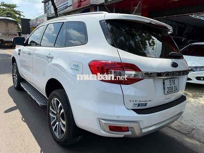 Ford Everest Titanium 2 cầu 4x4 2022 Trắng