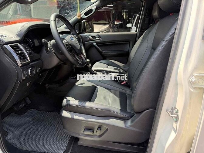 Ford Everest Titanium 2 cầu 4x4 2022 Trắng