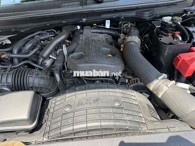 Ford Everest Titanium 2 cầu 4x4 2022 Trắng