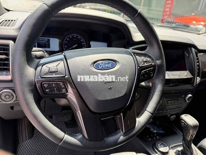 Ford Everest Titanium 2 cầu 4x4 2022 Trắng
