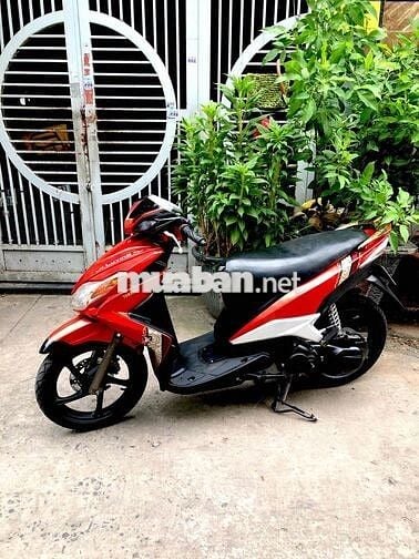 Yamaha Luvias 2011 Đỏ. cà vẹt đ đủ. Máy siu êm du