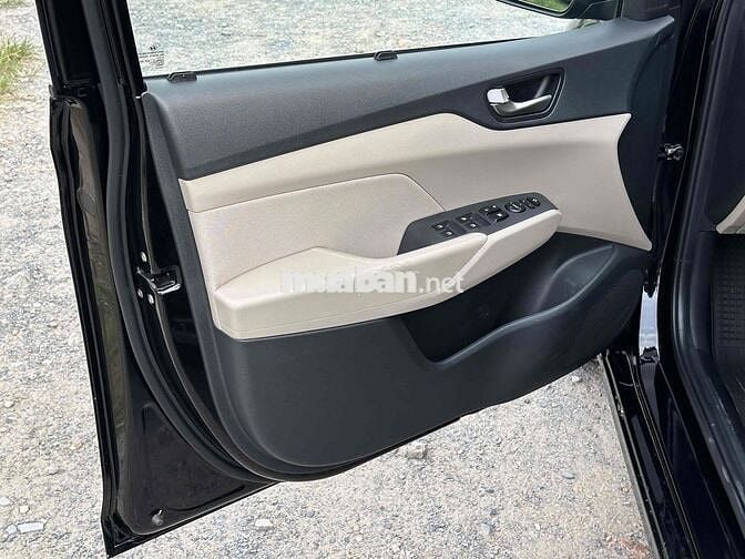 Hyundai Accent đen MT Full 2023 23.000km zin mới