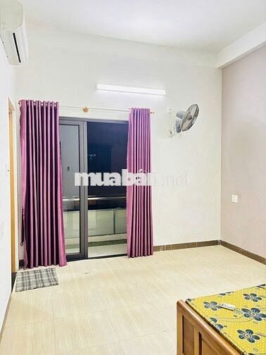 Phòng trọ 22m2, có điều hòa Inverter, bình nước nóng, quạt, giường