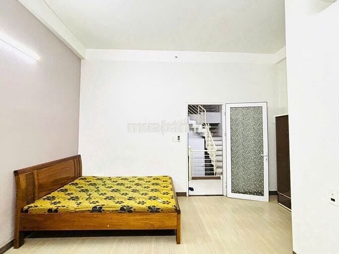 Phòng trọ 22m2, có điều hòa Inverter, bình nước nóng, quạt, giường