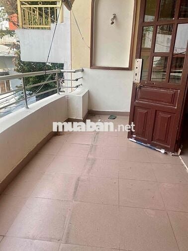 cho nữ thuê phòng ban công thoáng mát