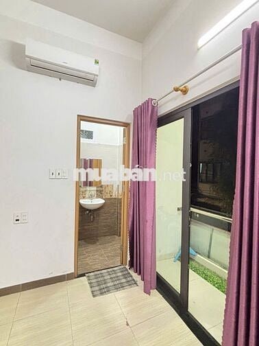 Phòng trọ 22m2, có điều hòa Inverter, bình nước nóng, quạt, giường