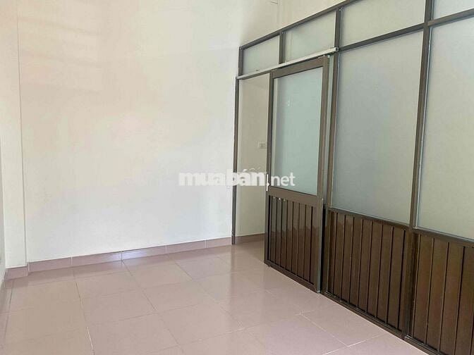 cho nữ thuê phòng ban công thoáng mát