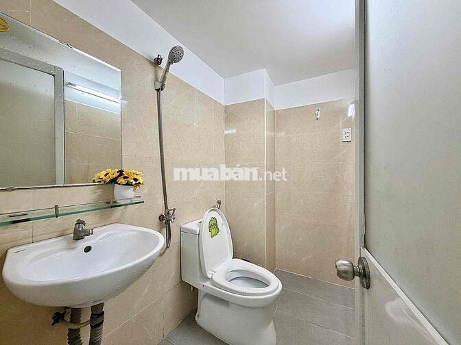 PHÒNG GÁC MÁY LẠNH - THANG MÁY HẦM XE - GẦN ETOWN