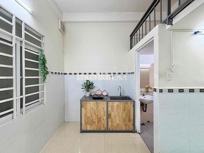 PHÒNG GÁC MÁY LẠNH - THANG MÁY HẦM XE - GẦN ETOWN